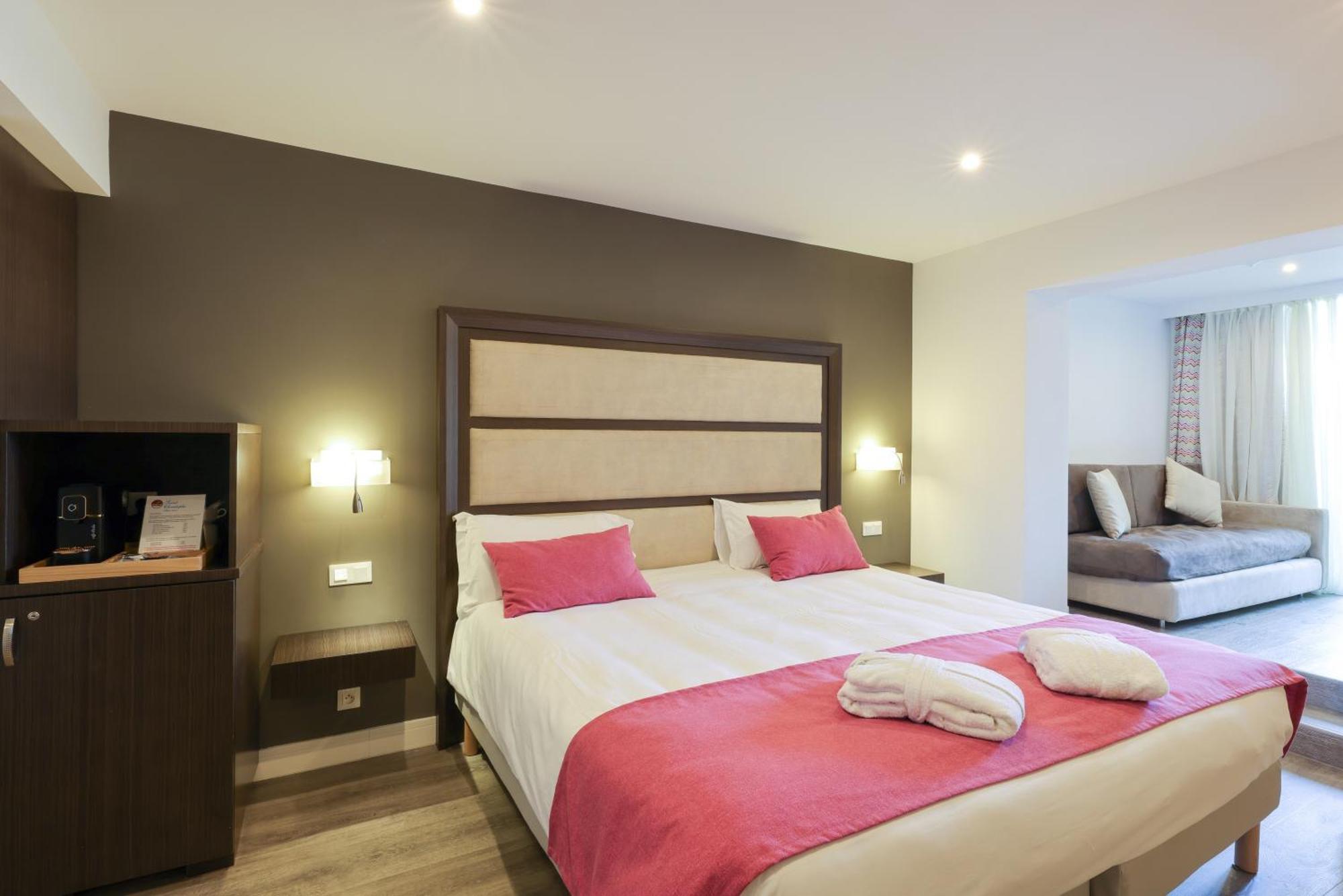 Hotel Saint Christophe Кальви Экстерьер фото