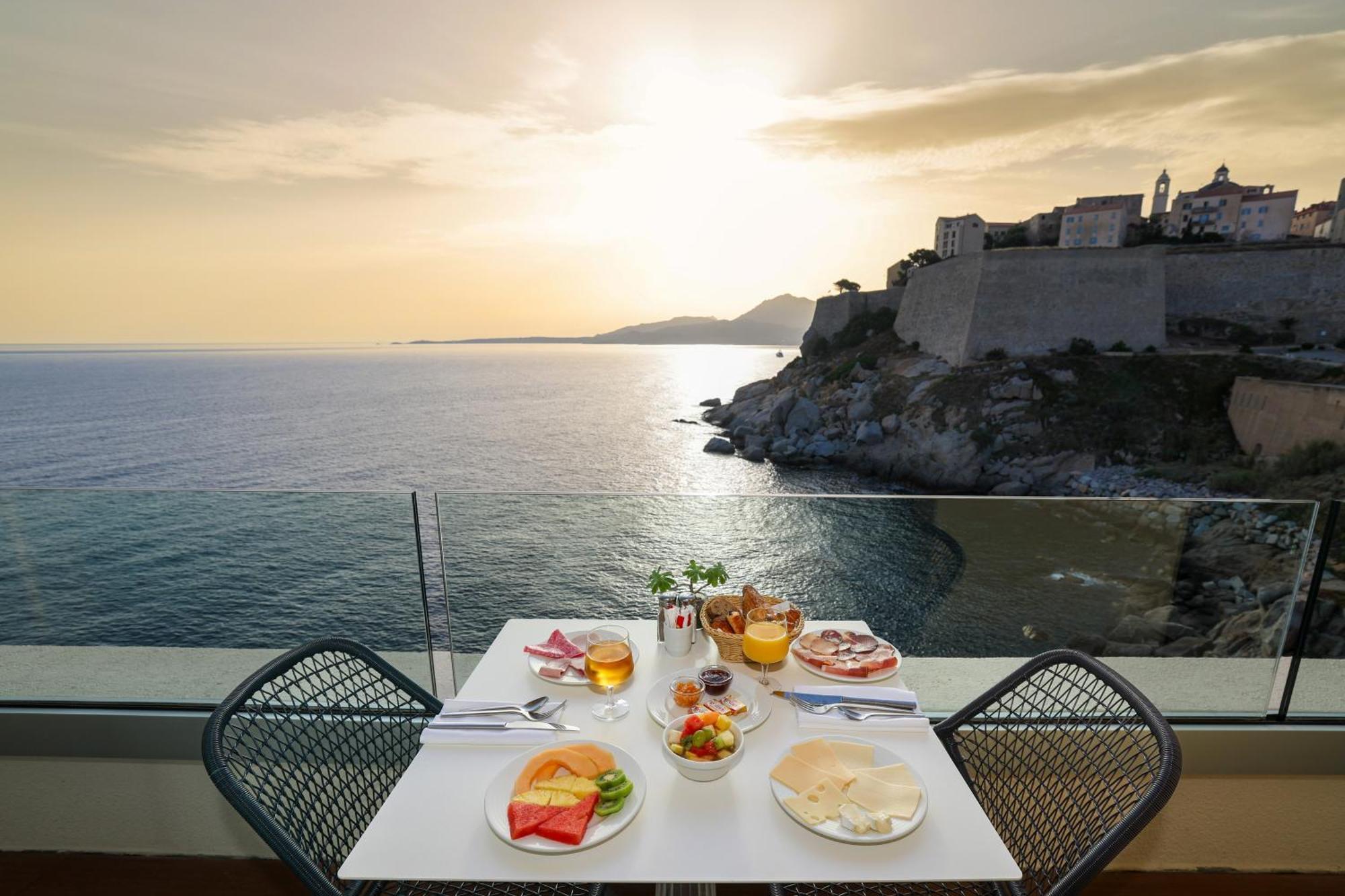 Hotel Saint Christophe Кальви Экстерьер фото